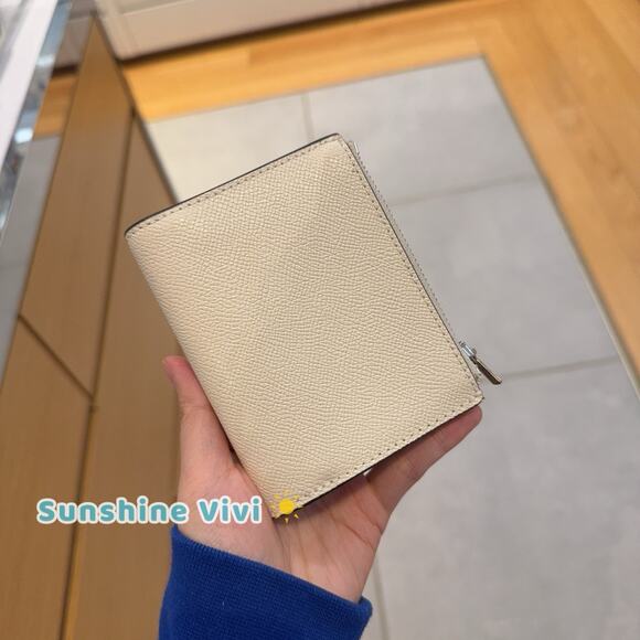 NWT Coach CR983 Silver /Chalk Cross Grain Leather Bifold Wallet - Picture 2 of 4